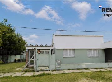 Casa · 99m² · 3 Ambientes · 1 Cochera · Casa a Refaccionar en Venta en Villa Elisa