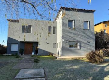 Casa · 207m² · 4 Ambientes · Venta en Barrio San Benito