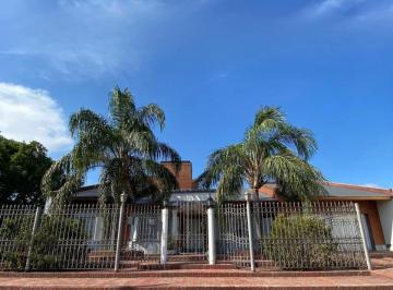 Casa · 341m² · 5 Ambientes · 2 Cocheras · Casa en Venta y Alquiler en Pergamino