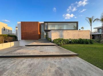 Casa de 5 ambientes, General Rodríguez · Casa Minimalista en Venta, Country Terravista
