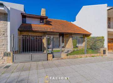 Casa de 4 ambientes, Mar del Plata · Chalet 4 Ambientes Santa Fe y Formosa Chauvin