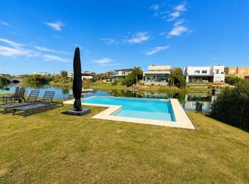 Casa · 224m² · 4 Ambientes · 3 Cocheras · Casa en Venta a La Laguna en Ceibos - Puertos del Lago