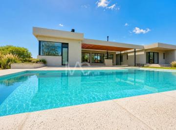 Casa · 266m² · 4 Ambientes · 2 Cocheras · Casa en Alquiler en Everlinks, Luján, G. B. a. Zona Oeste