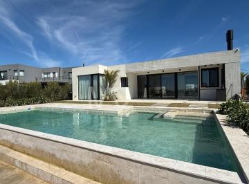 Casa · 180m² · 4 Ambientes · 2 Cocheras · Casa en Venta en San Sebastian, Escobar, G. B. a. Zona Norte