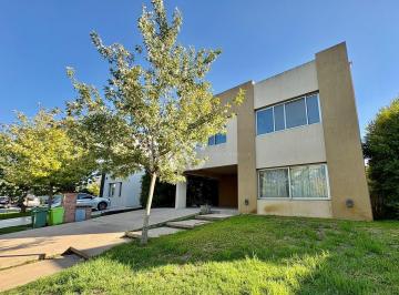 Casa · 268m² · 6 Ambientes · 4 Cocheras · Casa en Venta en Tipas, Nordelta, Tigre