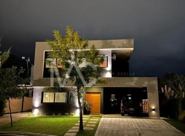 Casa · 165m² · 4 Ambientes · 1 Cochera · Casa en Venta en Vila Marina I, Villanueva, Tigre