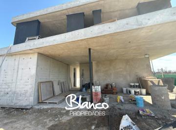 Casa · 290m² · 6 Ambientes · 2 Cocheras · Casa a La Venta en Los Cardos, Manuel Alberti, Pilar