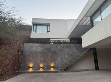 Casa de 8 ambientes, La Calera · Alquiler Casa Premium | 3 Dorm. | Suite | Escritorio | Pileta | Cochera Terraza