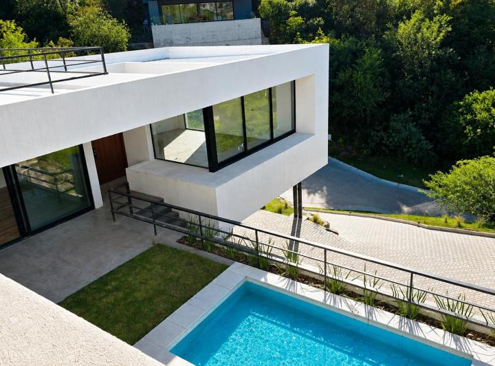 Casa · 300m² · 8 Ambientes · 2 Cocheras
