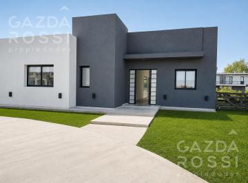 Casa · 140m² · 5 Ambientes · 2 Cocheras · Casa en Los Talas