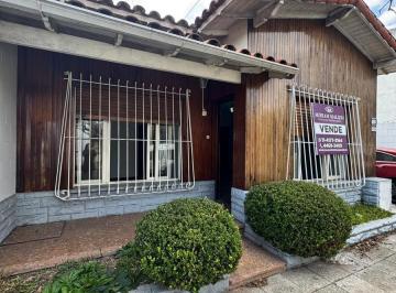 Casa · 180m² · 3 Ambientes · 2 Cocheras · Venta Chalet 3 Ambientes Ramos Mejia Jardín Terraza Garaje