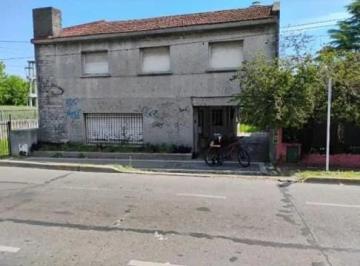 Casa · 150m² · 45 Ambientes · 2 Cocheras · Casa Chalet en Venta en Adrogué, Almirante Brown, G. B. a. Zona Sur