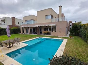 Casa · 341m² · 5 Ambientes · 4 Cocheras · Alquiler Casa en Nuevo Quilmes con Pileta, Parrilla, Estilo Moderno