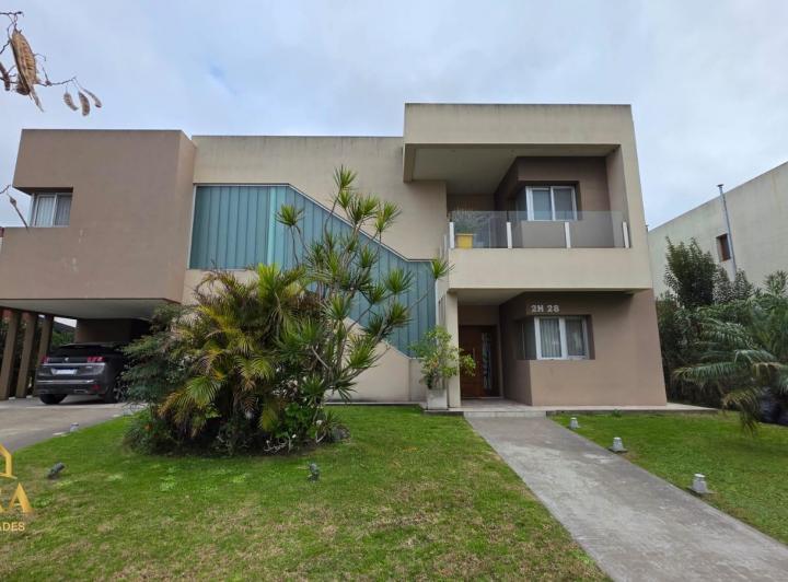 Casa · 341m² · 5 Ambientes · 4 Cocheras