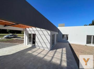 Casa · 110m² · 3 Ambientes · 1 Cochera · Casa en Venta - 2 Dorm. 1 Baño - 1000 m² - Punta Indio