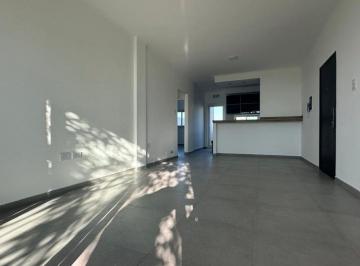 Departamento · 82m² · 3 Ambientes · 1 Cochera · Alquiler / Semipiso / con Cochera / Centrico
