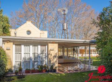 Casa de 5 ambientes, San Isidro · Casa en Alquiler Temporario - Barrio Cerrado San Isidro Chico - 4 Dorm. - Estilo Campo