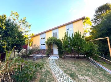 Casa · 213m² · 8 Ambientes · Venta en Colonia del Sacramento |2 Suites, Jardín con Frutales |cerca Rambla y Plaza de Toros