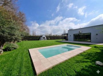 Casa · 230m² · 3 Dormitorios · 2 Cocheras · Venta Casa Barrio La Delia. Chacras de Coria. Lujan de Cuyo