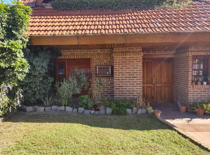 Casa · 350m² · 5 Ambientes · 1 Cochera