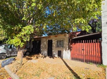 Casa · 150m² · 4 Ambientes · 2 Cocheras · Casa Lote Propio en Caseros