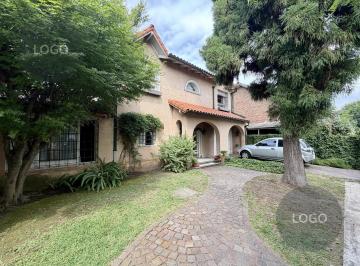 Casa · 180m² · 6 Ambientes · 3 Cocheras · Casa en Venta Temperley 6 Ambientes