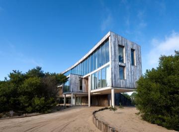 Casa · 430m² · 11 Ambientes · 4 Cocheras · Alquiler Temporario en La Playa