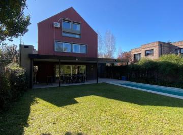 Casa · 250m² · 5 Ambientes · 1 Cochera · Casa en Alquiler de Verano. Beccar. Zona La Merced (Mes de Febrero)