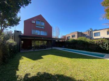 Casa · 250m² · 5 Ambientes · 1 Cochera · Casa en Alquiler de Verano. Beccar. Zona La Merced (Mes de Febrero)