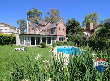 Casa · 270m² · 6 Ambientes · 1 Cochera · Casa Amoblada en Alquiler en Pilar del Lago C. C