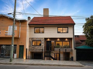 Casa · 242m² · 6 Ambientes · 1 Cochera · Casa Reciclada a Nuevo Sobre Paraná, Lado Olivos a 1 Cuadra de Maipú