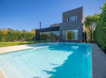 Casa · 277m² · 6 Ambientes · 4 Cocheras · Casa Venta 6amb con Pileta Manzanares Chico
