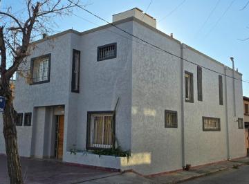 Casa · 200m² · 3 Dormitorios · 2 Cocheras · Espectacular Casa en Venta Sexta Seccion - Ciudad Mendoza - Apto Credito