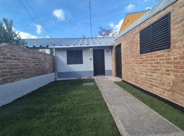 Casa · 88m² · 3 Ambientes · 1 Cochera · Casa en Venta 2 Dorm. General Roca, Río Negro