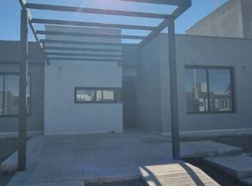 Casa de 5 ambientes, Maipú · Casa en Alquiler Pinar del Sol V, 3 Dorm.