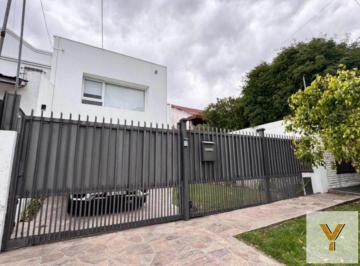 Casa · 204m² · 4 Ambientes · Casa en Venta - 2 Dorm. 3 Baños - 224 m - Mar del Plata
