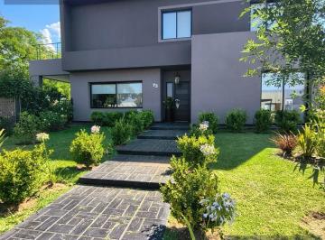 Casa · 490m² · 4 Ambientes · 4 Cocheras · Casa - Santa Lucia