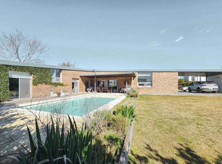Casa · 176m² · 7 Ambientes · 2 Cocheras