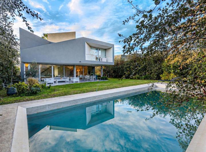 Casa · 206m² · 6 Ambientes · 2 Cocheras