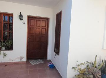 Casa · 2 Dormitorios · 1 Cochera · Casa en Alquiler en B° San Rafael