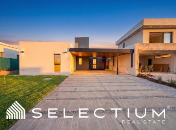 Casa · 240m² · 6 Ambientes · 2 Cocheras · Casa a Estrenar en Siete Soles | 3 Dorm. | 240 m² Sobre Lote de 670 m² | Amenities