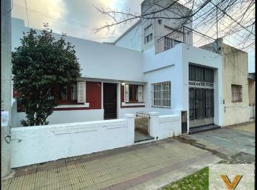 Casa · 140m² · 4 Ambientes · Casa en Venta - 3 Dorm. 2 Baños - 300 m² - Tandil