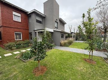 Casa · 150m² · 5 Ambientes · 1 Cochera · Casa en Venta de 3 Dorm. en Rosario - Fisherton