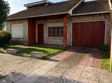 Casa de 4 ambientes, Santa Clara del Mar · Chalet en Santa Clara del Mar