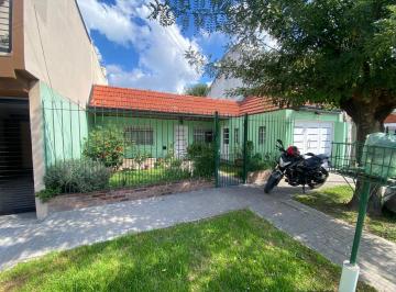 Casa · 65m² · 2 Dormitorios · 1 Cochera · Casa en Los Hornos