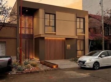 Casa · 223m² · 6 Ambientes · 1 Cochera · Venta Casa 3 Dorm.