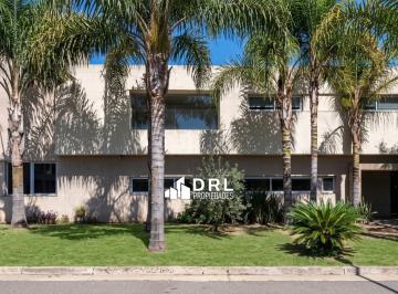 Casa · 850m² · 4 Dormitorios · 4 Cocheras · Casa en Venta en Jardín Inglés - Valle Escondido