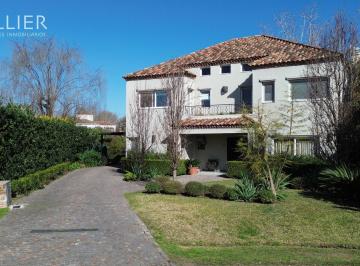 Casa · 303m² · 8 Ambientes · 2 Cocheras · Casa en Venta en Ayres de Pilar, Pilar, G. B. a. Zona Norte
