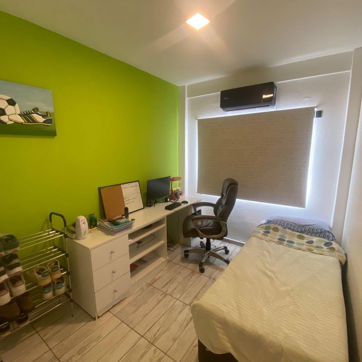 Departamento en venta en Los Hornos con terraza privada