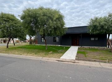 Casa · 155m² · 4 Ambientes · 1 Cochera · Casa en Venta en San Ramiro, Pilar del Este, Pilar